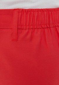 Bershka Tygbyxor - red