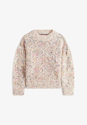 Maglione lavorato a maglia color crema con macchie multicolor, motivi a trecce a rombi, collo rotondo, polsini e orlo a coste, steso su sfondo bianco.