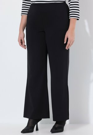 SEITENSCHLITZE, WEITES BEIN, KOMFORTBUND - Tygbyxor - black