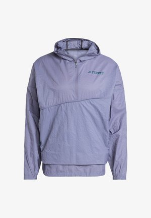 Helllila Pullover mit Kapuze, halbem Reißverschluss vorne und elastischen Bündchen. Verfügt über ein strukturiertes Gewebe und ein kleines grünes Logo auf der Brust.