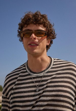 Bershka, RECTANGULAR SUNGLASSES - Solbriller - dark brown