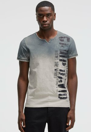 IM VINTAGE LOOK MIT SPRAY-EFFEKT UND ARTWORK - Print T-shirt - ash