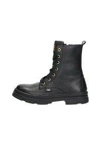 Zwarte leren enkellaarzen met een gestructureerde afwerking, voorzien van gouden oogjes, zwarte veters en een robuuste rubberen zool met een subtiele logo-detail.