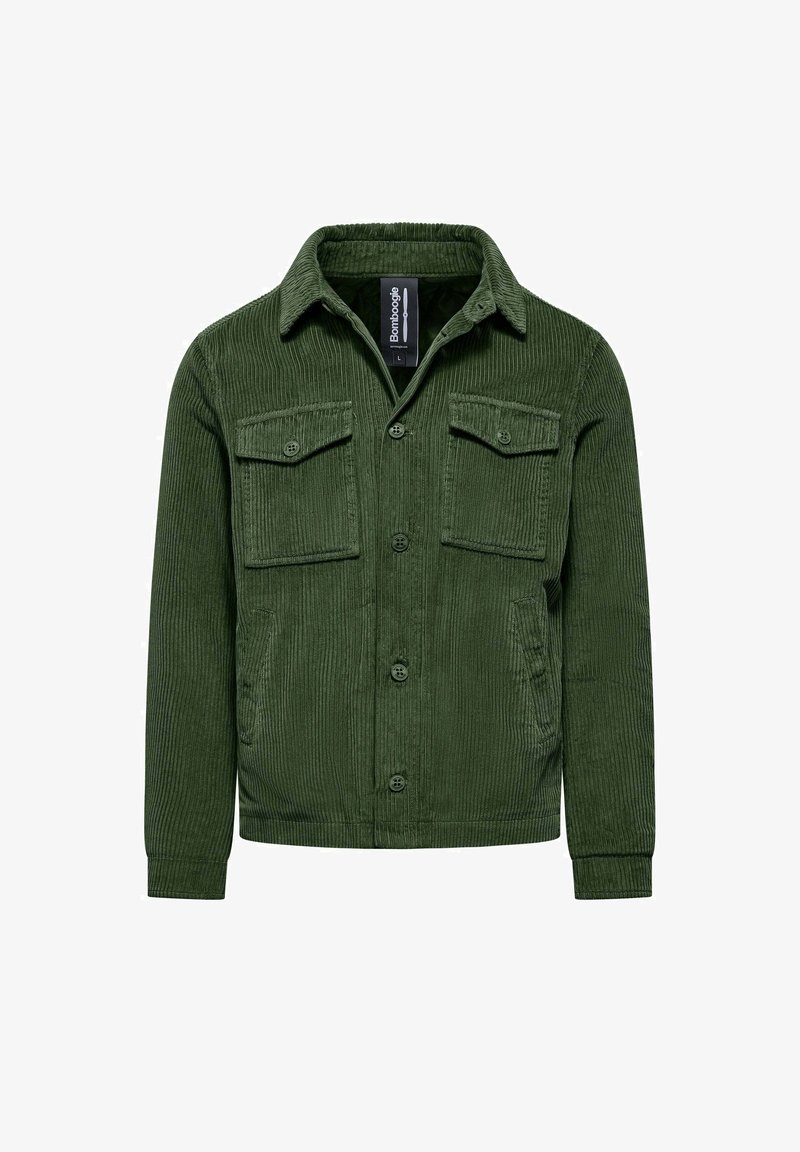 Groene ribfluwelen jas met een knoopsluiting aan de voorkant, twee borstzakken en een omgeslagen kraag. Getextureerde stof met verticale ribbels.