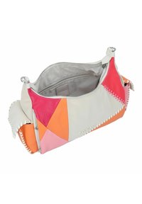 Sac en cuir multicolore avec des panneaux roses, orange et beige, fermeture éclair et accents cousus le long des bords, intérieur doublé.