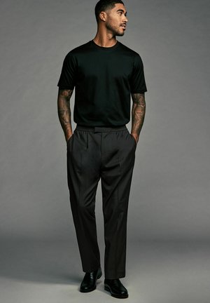 Next REGULAR FIT czarny