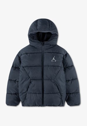 Dunkelgraue Steppjacke mit Kapuze, Frontreißverschluss und Jordan Air Logo auf der linken Brust.