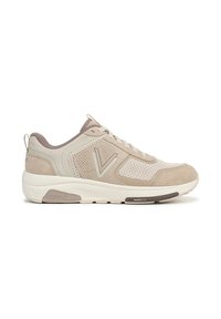 Beige en crèmekleurige sport sneaker met mesh- en suèdepanelen, vetersluiting aan de voorkant, trekriemen en een gevoerde zool gemarkeerd met "VIOBEAM" en "RENEW Foam."