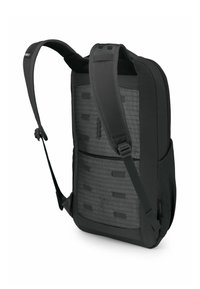 Zaino nero con schienale in rete imbottita, spallacci regolabili, scomparto con zip e design elegante. Realizzato con materiali resistenti.
