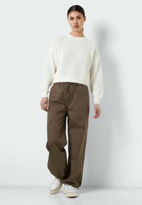 Noisy May NMMAYSA mleczny