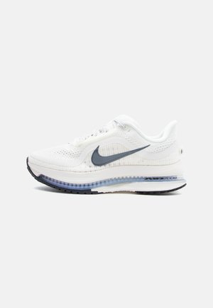 PEGASUS PREMIUM - Laufschuh Straße - sail/off noir/metallic silver-coloured/pure platinum-coloured