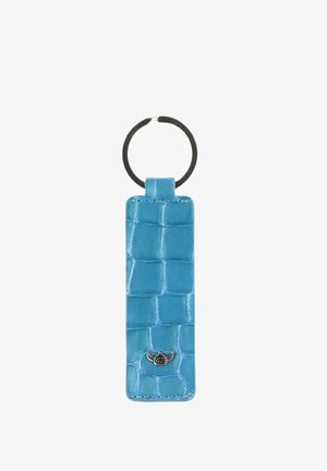 Porte-clés en cuir bleu à motif crocodile avec emblème tête de taureau argenté et anneau métallique rond sur fond blanc.