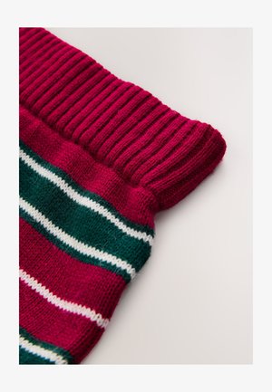 Punane soonikuga kudumist sokikumm rohevalge-punaste triipudega. Pehme tekstuur, mis rõhutab värvide üleminekut.