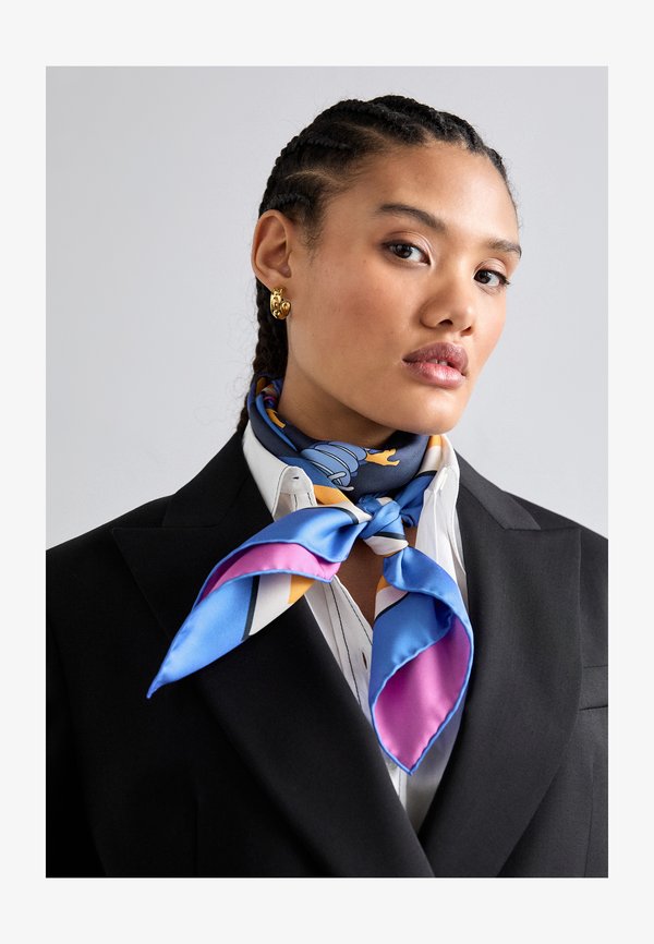 SCARF Foulard Product Details