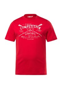 T-shirt in cotone rosso con collo a giro e maniche corte. Il design frontale include testo bianco e grafica di canottaggio. Vestibilità semplice e casual.