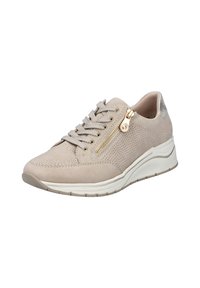 Baskets beiges avec une tige en daim texturé, dotées d'un design perforé, de lacets gris clair et d'une fermeture éclair dorée sur le côté.