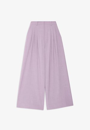 Pantalon court taille haute à jambes larges en lavande clair avec plis avant et passants de ceinture, en tissu texturé.