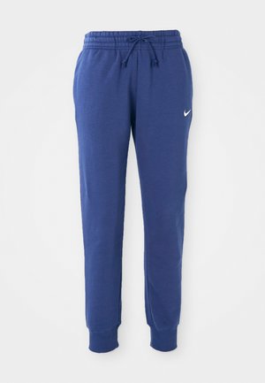 Blå Nike sweatpants med elastisk talje, snøre, afsluttende ankler og hvid Nike swoosh-logo på venstre lår.