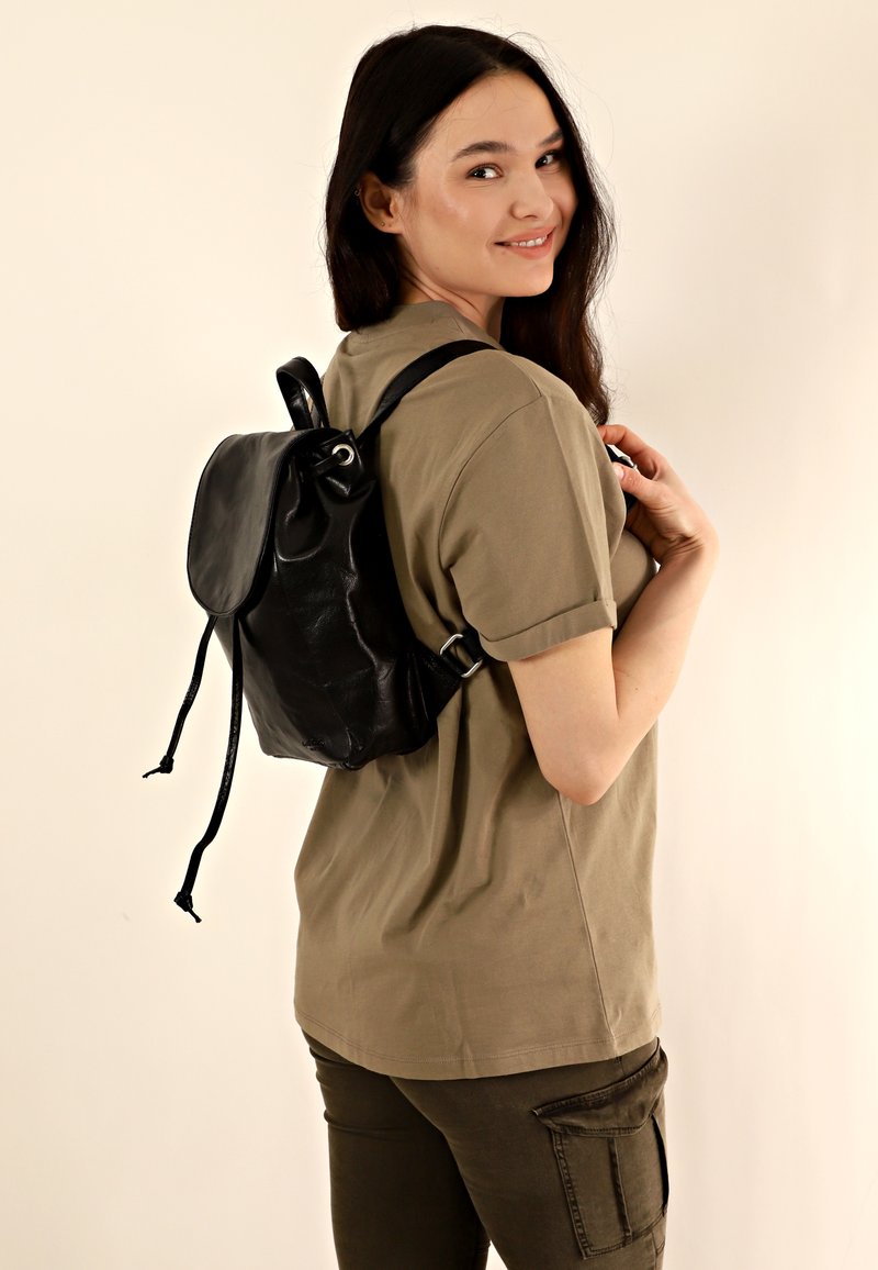 Gusti Leder Rucksack schwarz/black Zalando.ie