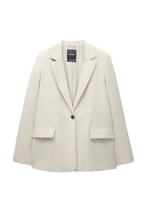 Blazer grigio chiaro, sartoriale, con un solo bottone, rever a punta, due tasche frontali e tessuto a superficie liscia.