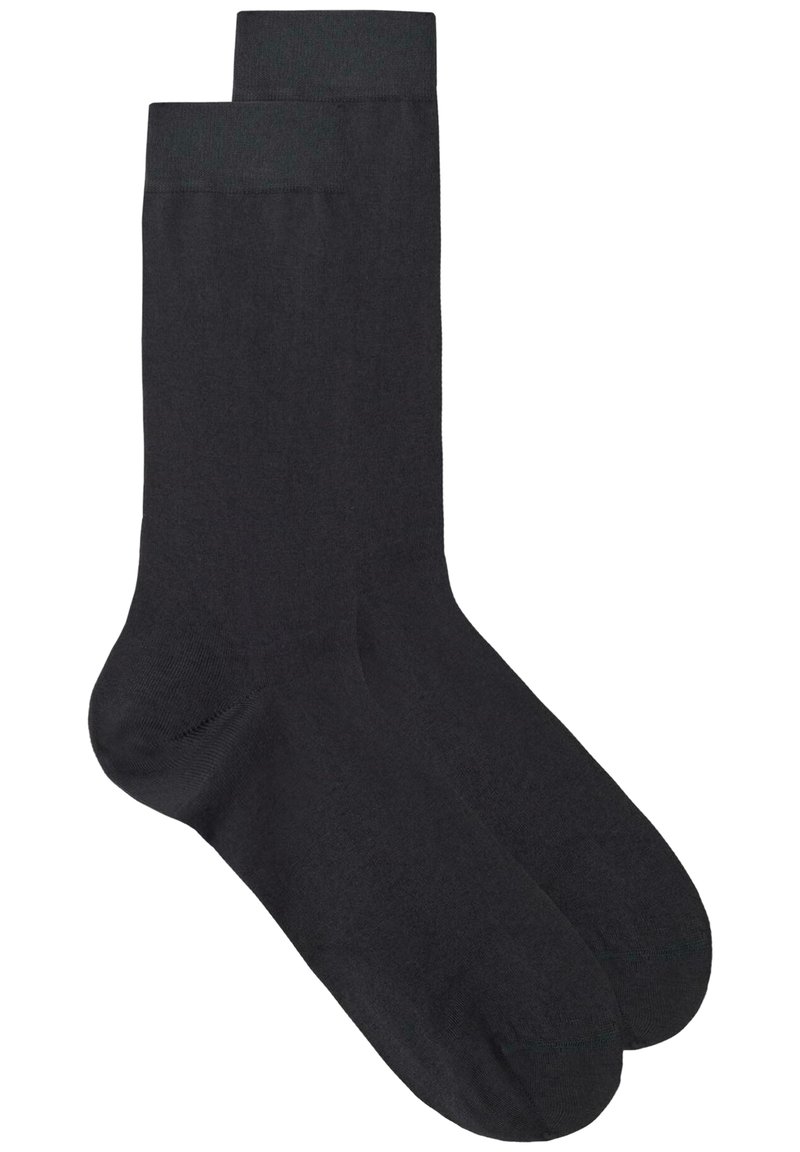 Schwarze Baumwollsocken mit glatter Textur und geripptem Bund, im klassischen knielangen Design und nahtloser Zehenkonstruktion.