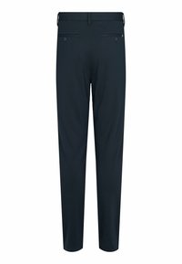 Tmavě modré kalhoty s hladkou texturou látky, které mají klasický střih, dvě zadní kapsy a rovný střih nohavic.