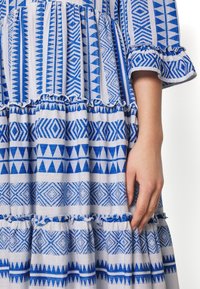 YAS Tall Vestido largo - blue