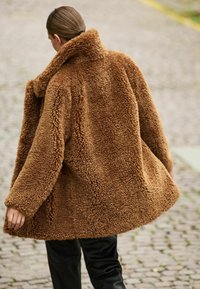 Next REVERE - Talvemantel - toffee brown