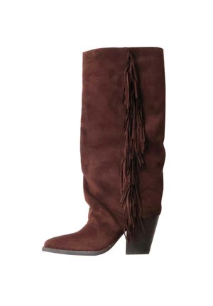 Botte haute en daim marron avec un détail de franges sur le côté extérieur et un talon bloc empilé.