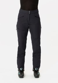 Zwarte skibroek met een smalle pasvorm, voorzien van ritszakken, versterkte knieën en een gladde, waterdichte stoftextuur.