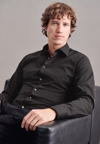 Seidensticker KENT X-SLIM FIT - Zakelijk overhemd - black