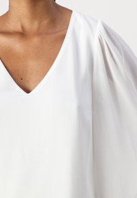 VILA VIMICADA V NECK - Bluse - cloud dancer
