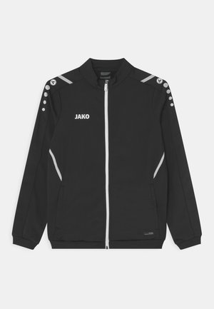 Giacca atletica nera con chiusura a zip, dettagli in argento e logo. Presenta bottoni sulle spalle e tasche laterali. Realizzata in tessuto morbido.