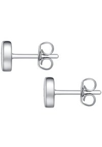 Runde sølv stud øreringe med en glat overflade, der har en stift og en sommerfugl-lås for sikker bæring. Enkel og minimalistisk design.