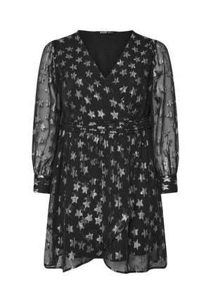 Vestido negro ajustado con mangas largas de tul, que presenta un patrón de estrellas plateadas, un escote en V y una cintura ceñida para una silueta definida.