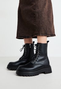 Selected, black