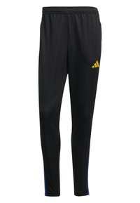 Pantaloni sportivi neri a vestibilità slim, con vita elasticizzata, logo Adidas giallo e strisce laterali blu. Realizzati in materiale leggero e traspirante.