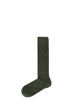 Medias hasta la rodilla en verde oscuro con una textura suave, que presentan un patrón repetido de calaveras en marrón. Parte superior de color sólido con un pie estampado.