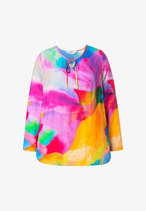 Multifarvet langærmet top med et abstrakt akvarelmønster i pink, blå, gul og grøn, rund halsudskæring og bånddetalje.