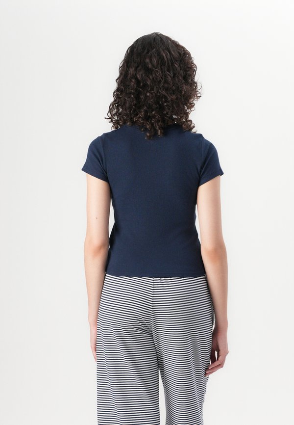 Y2K HENLEY - Print T-shirt3