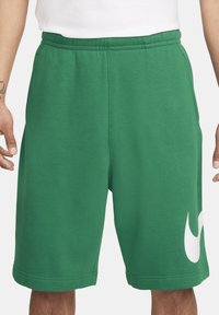 Nike Sportswear SPORTSWEAR CLUB - Pantalones deportivos - malachite white white