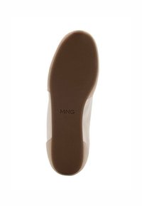 Semelle en caoutchouc beige clair avec une texture lisse. Le matériau supérieur est un beige clair translucide, avec un logo embossé au bas de la semelle.