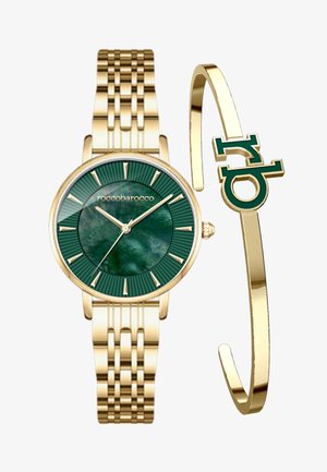 Gouden roestvrijstalen horloge met een groen radiaalgestreept wijzerplaat en gouden indices. Vergezeld van een gouden armband met een groene accent.