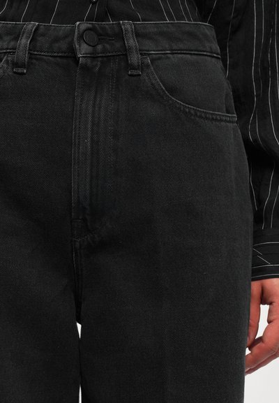Černé džíny z denimu se rovný fit, s knoflíkovým zapínáním, poutky na opasek, předními kapsami a jemnou texturou.