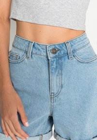 Noisy May Farkkushortsit - light-blue denim