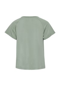 Kortärmad t-shirt i dämpad grön färg med slät textur, rund halsringning och lätt sänkt axeldesign.