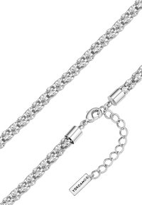 Bracciale in tono argento con design a catena texture e maglie arrotondate, chiusura a moschettone e prolunghe con un'etichetta brandizzata.