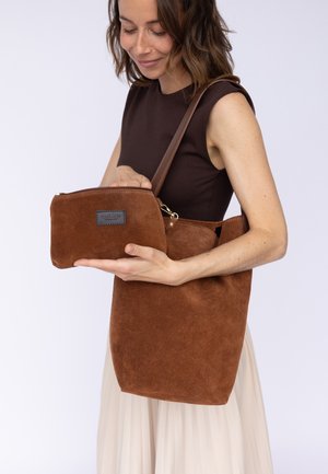 Gusti Leder, BIG WOMAN HANDBAG LIS - Handtasche - braun