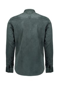 Donkergroene shirt met lange mouwen van zachte, gestructureerde stof. Heeft een klassieke kraag, knoopmanchetten en een knoopdetail aan de achterzijde.