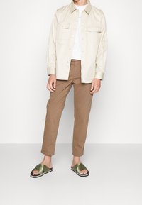 Tiger of Sweden Chino kalhoty - brown